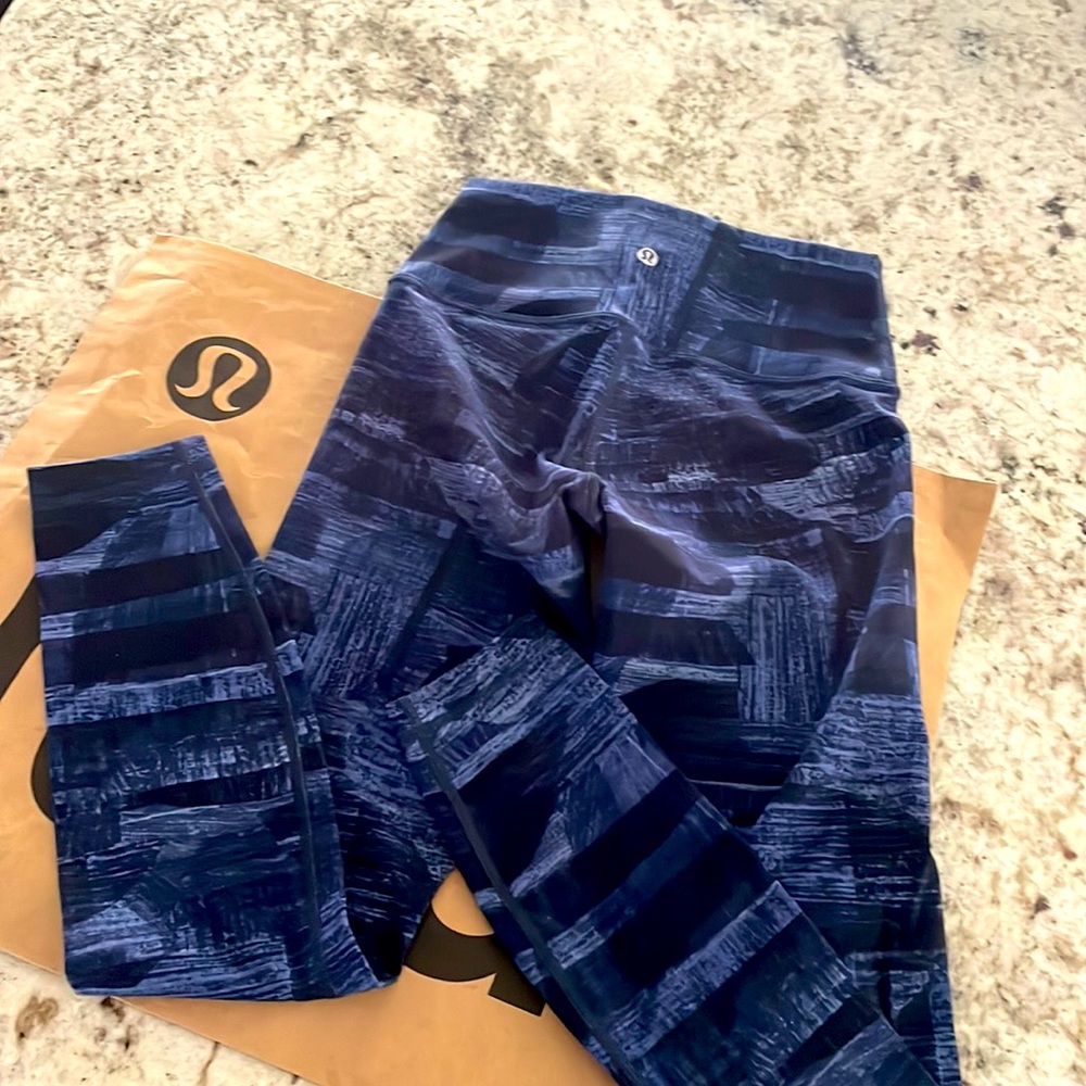 Lululemon tights size 4